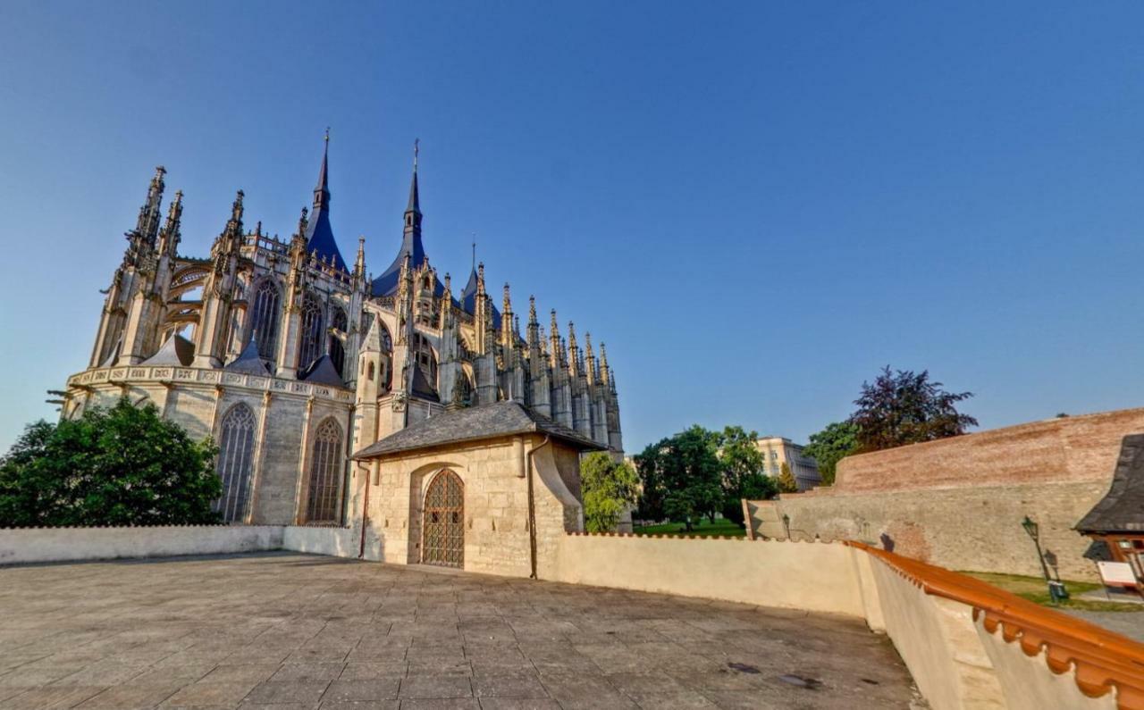 Comfortable Apartments Under The St. Barbara'S Cathedral กุตนาฮอรา ภายนอก รูปภาพ